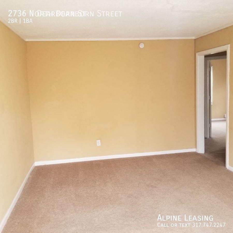 2736 North Dearborn Street - Photo 2 of 6