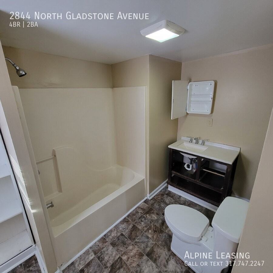 2844 North Gladstone Avenue - Photo 6 of 8