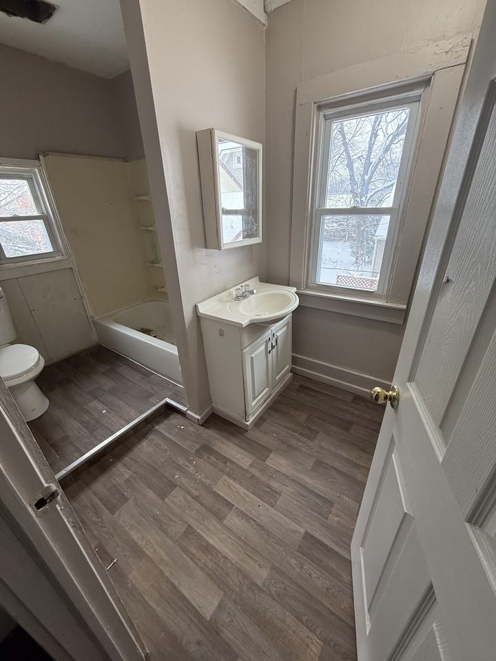 239 Hamilton St #4 - Photo 7 of 11