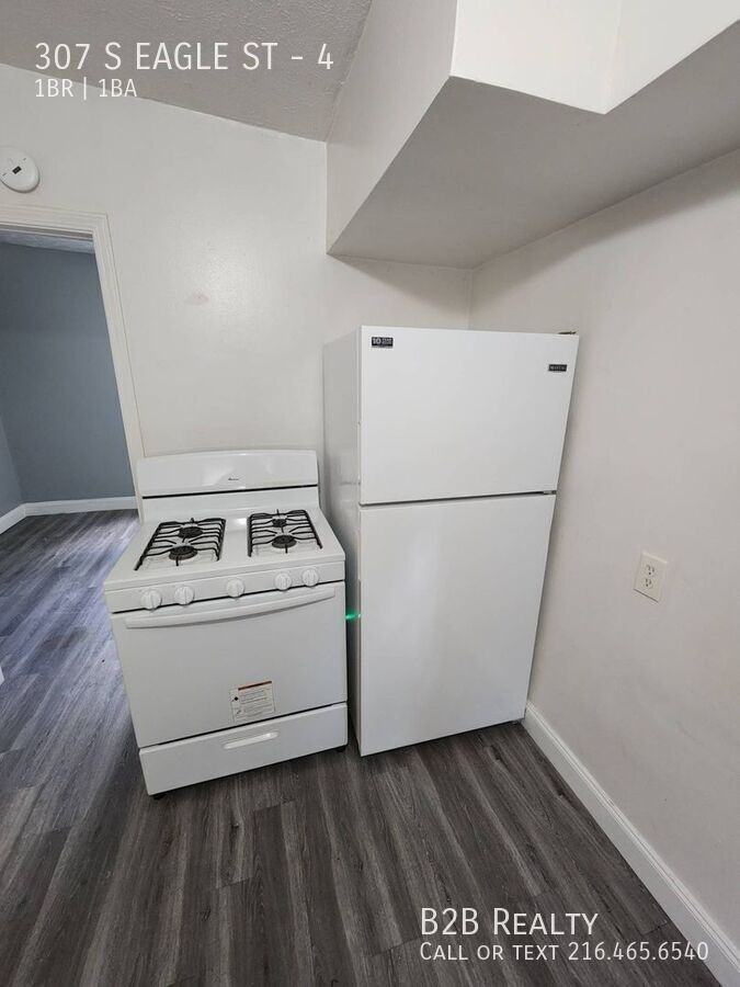 307 S Eagle St #4 - Photo 3 of 16