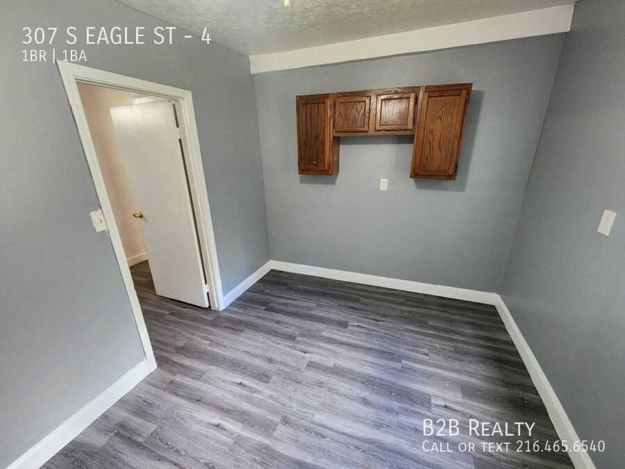 307 S Eagle St #4 - Photo 6 of 16