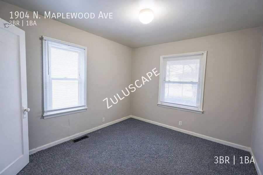 1904 N Maplewood Ave - Photo 4 of 19