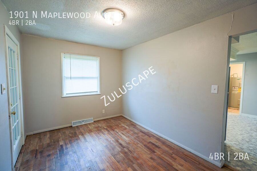 1901 N Maplewood Ave - Photo 4 of 24