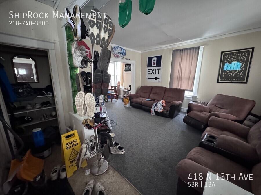 418 N 13th Ave E - Photo 2 of 15