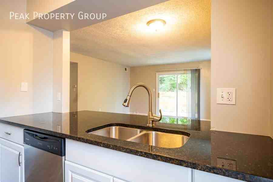 985 Quay Avenue #H - Photo 3 of 18