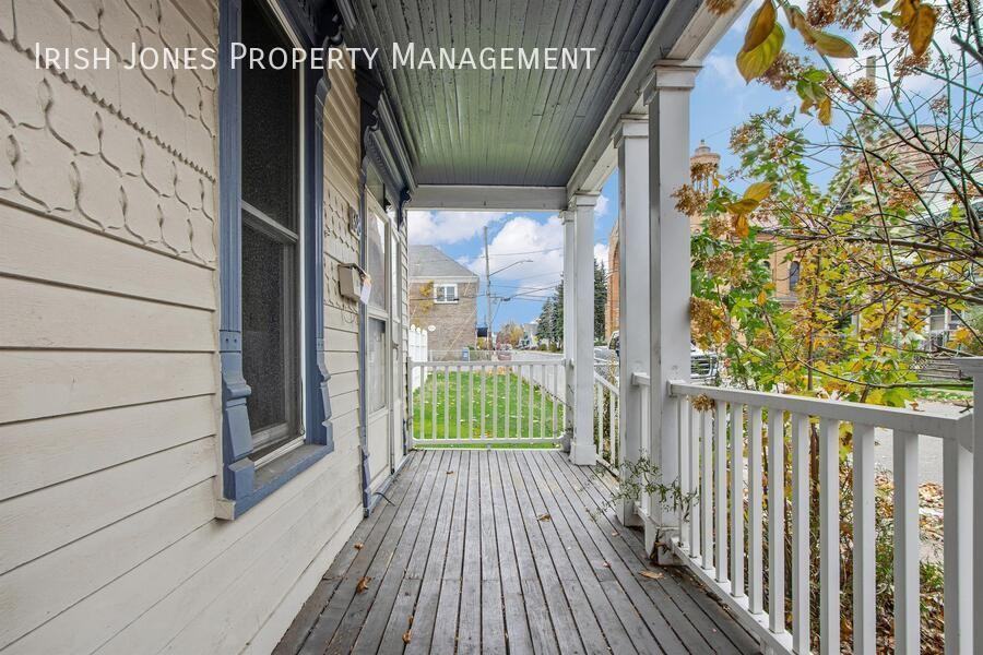 138 Weimar St - Photo 3 of 25