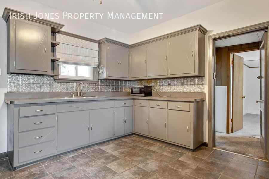 138 Weimar St - Photo 6 of 25