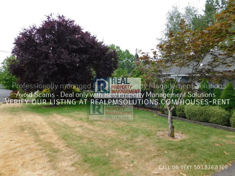 2045 Southwest Huntington Avenue - Photo 3 of 41