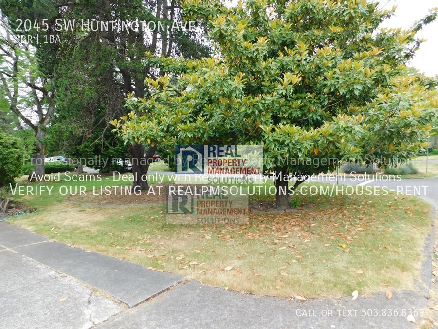 2045 Southwest Huntington Avenue - Photo 4 of 41