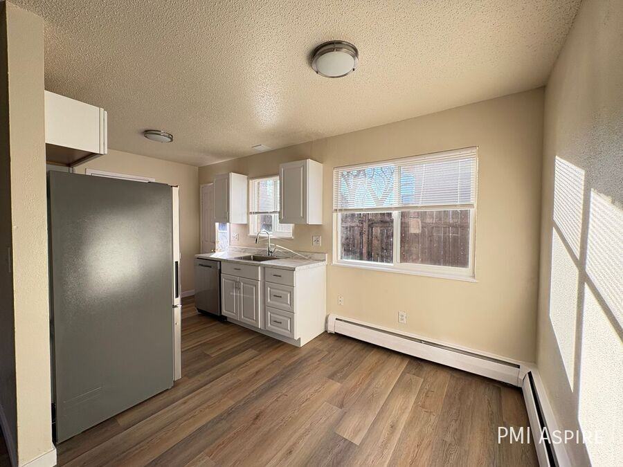 2129 Dexter Dr #B - Photo 4 of 14