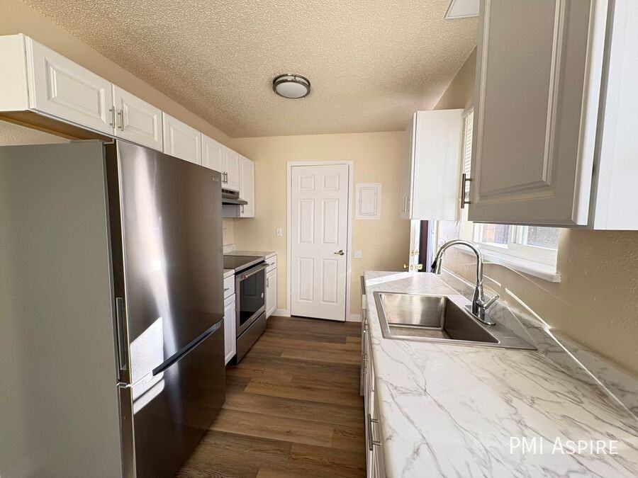 2129 Dexter Dr #B - Photo 5 of 14