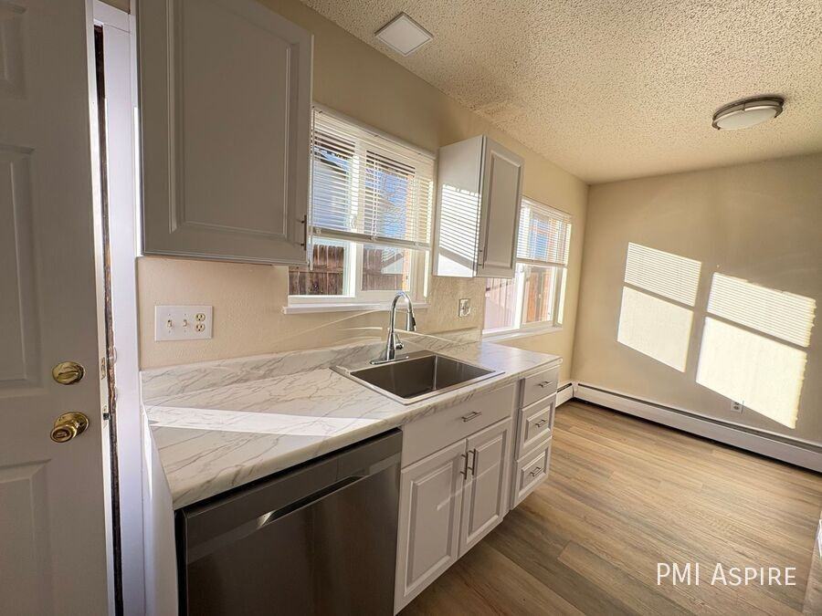 2129 Dexter Dr #B - Photo 7 of 14