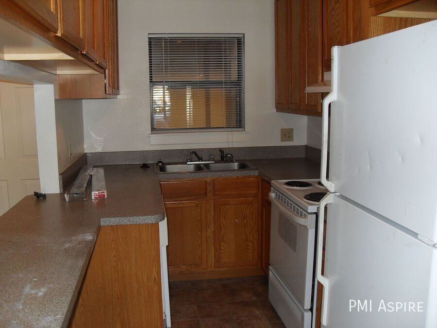 225 East 8th Avenue - Photo 3 of 4