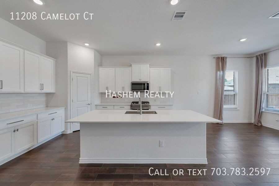 11208 Camelot Court - Photo 2 of 17