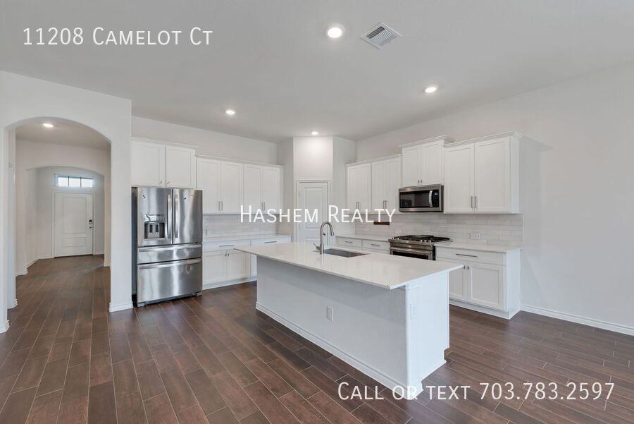 11208 Camelot Court - Photo 3 of 17