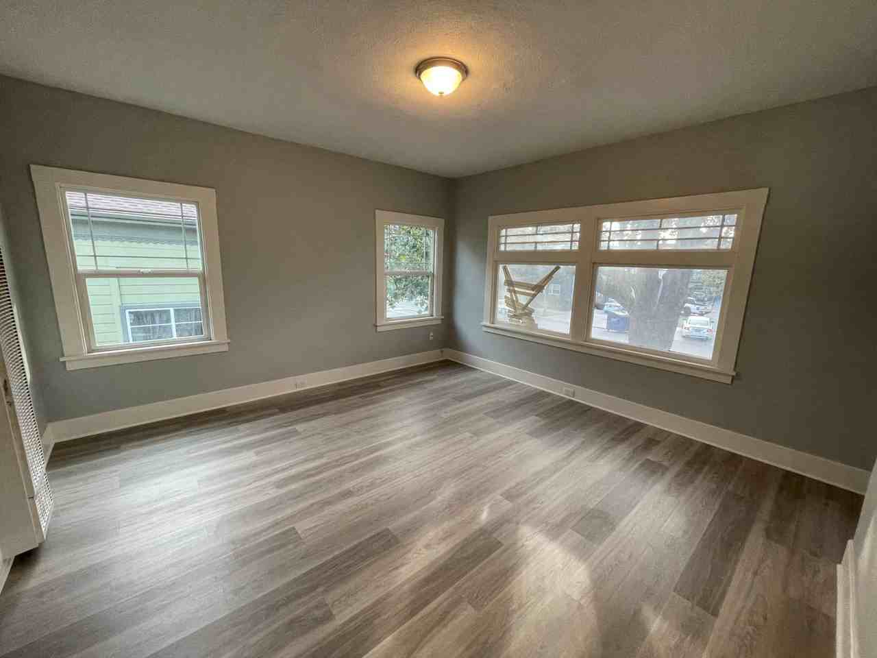 381 E Reed St - Photo 2 of 6