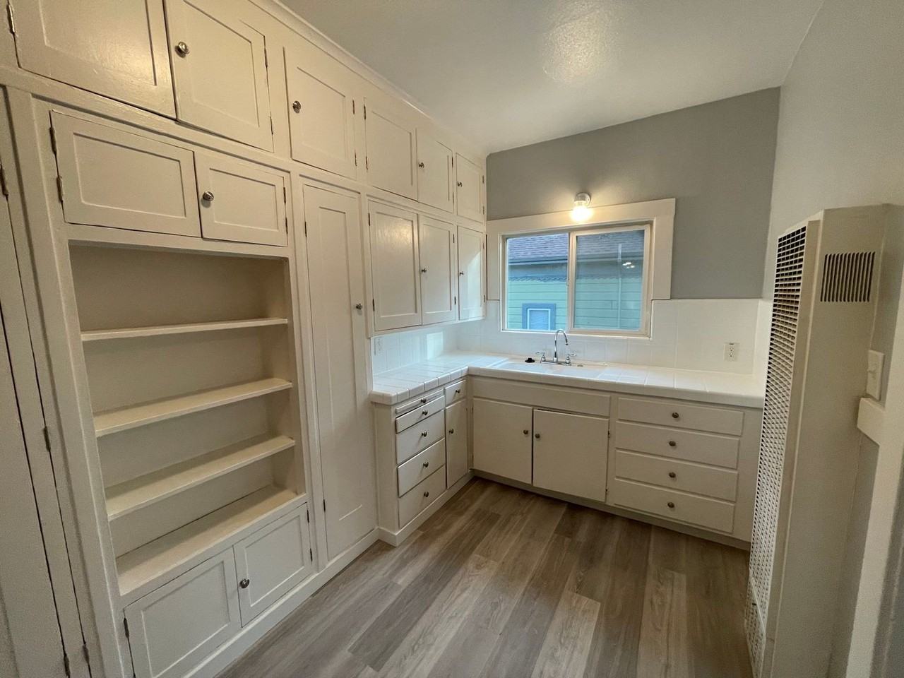 381 E Reed St - Photo 3 of 6