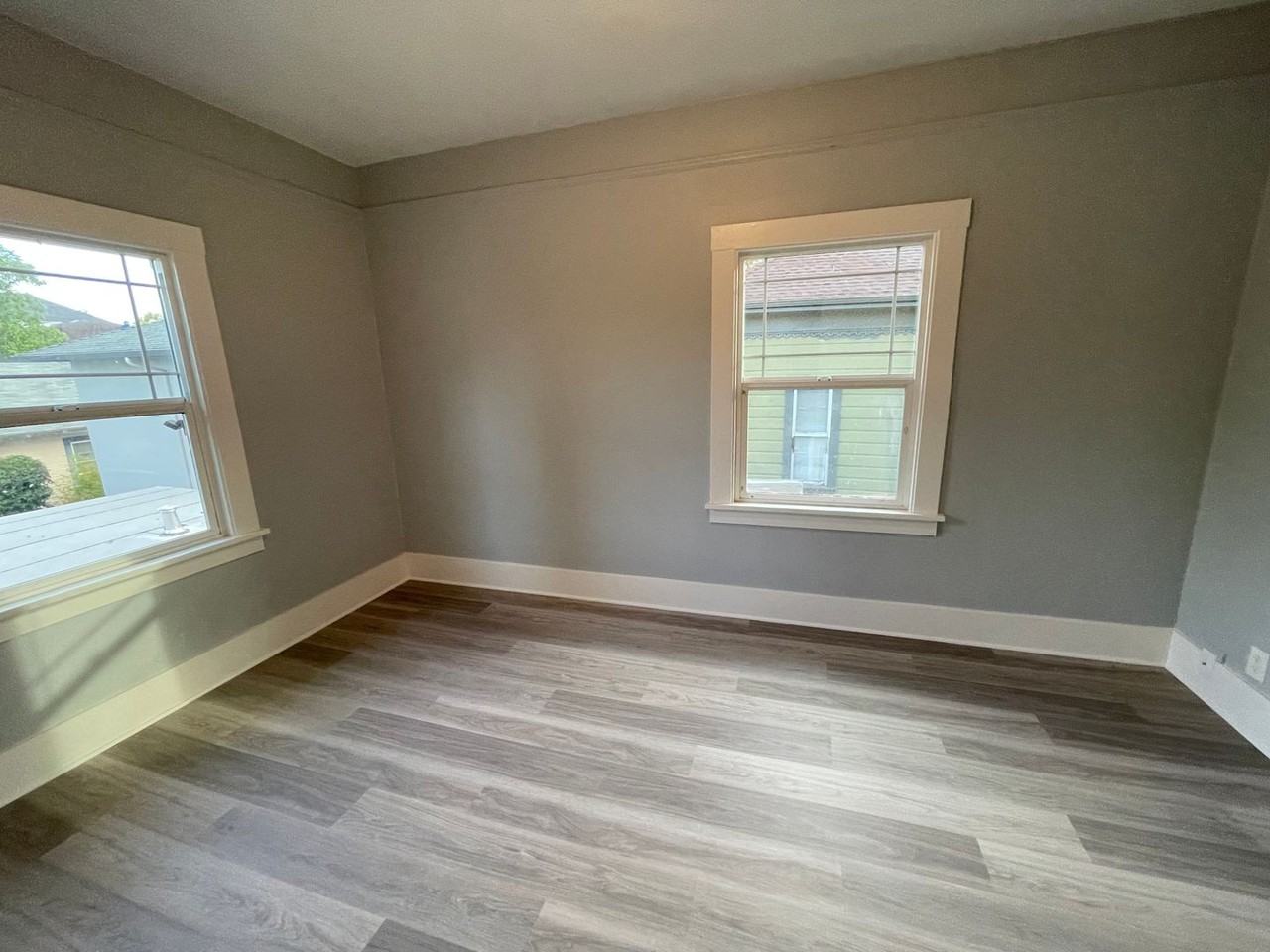 381 E Reed St - Photo 5 of 6