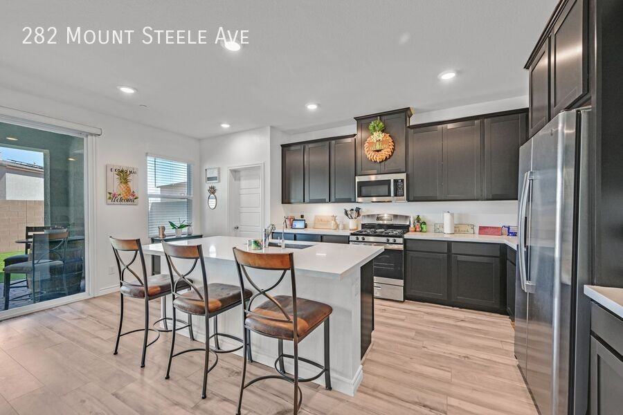 282 Mount Steele Avenue - Photo 2 of 35