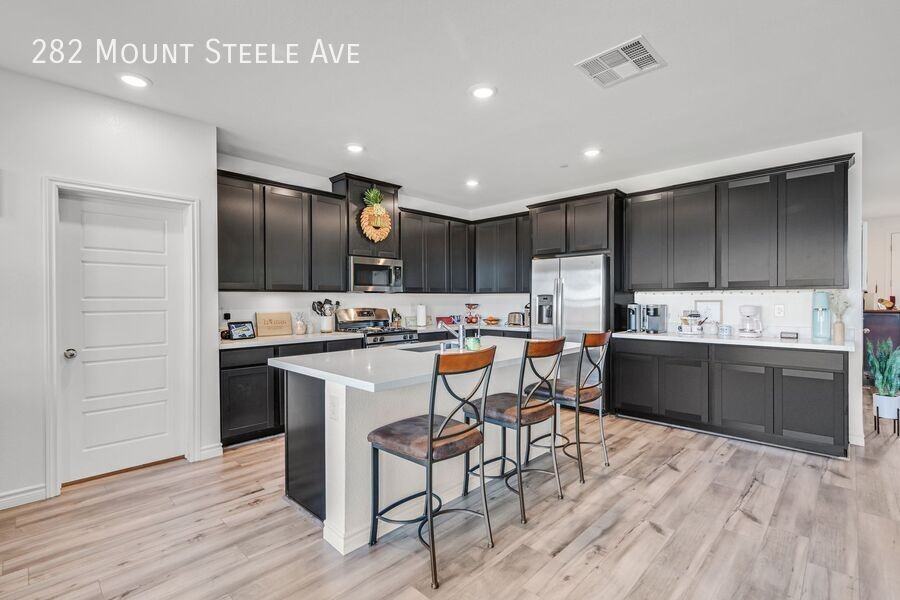 282 Mount Steele Avenue - Photo 3 of 35
