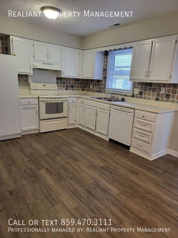 3107 Glenridge Cir - Photo 4 of 15