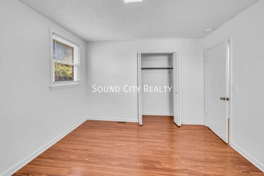 3232 Hinkle Dr - Photo 2 of 25