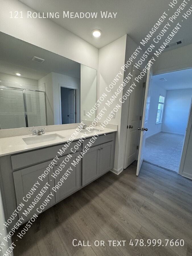 121 Rolling Meadow Way - Photo 4 of 10