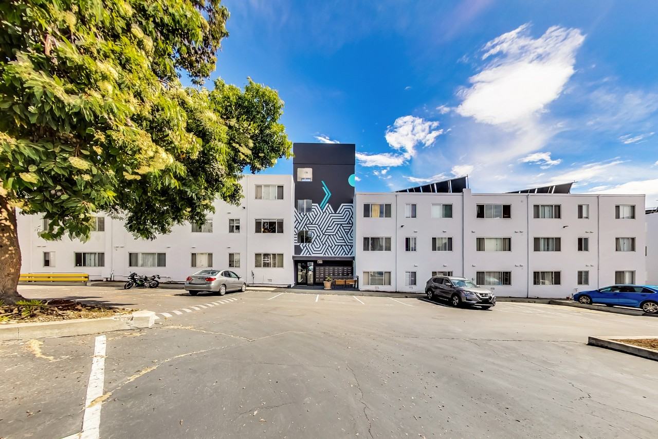 ArtHaus Oakbrook - Photo 5 of 39