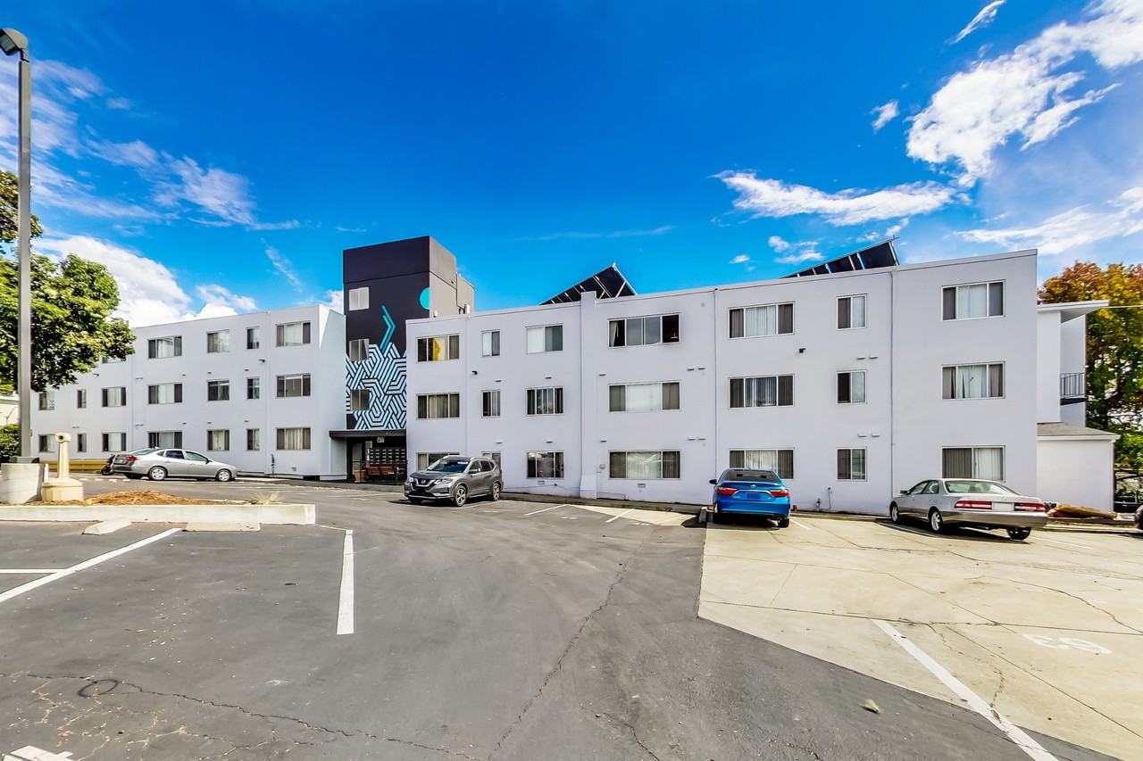 ArtHaus Oakbrook - Photo 7 of 39