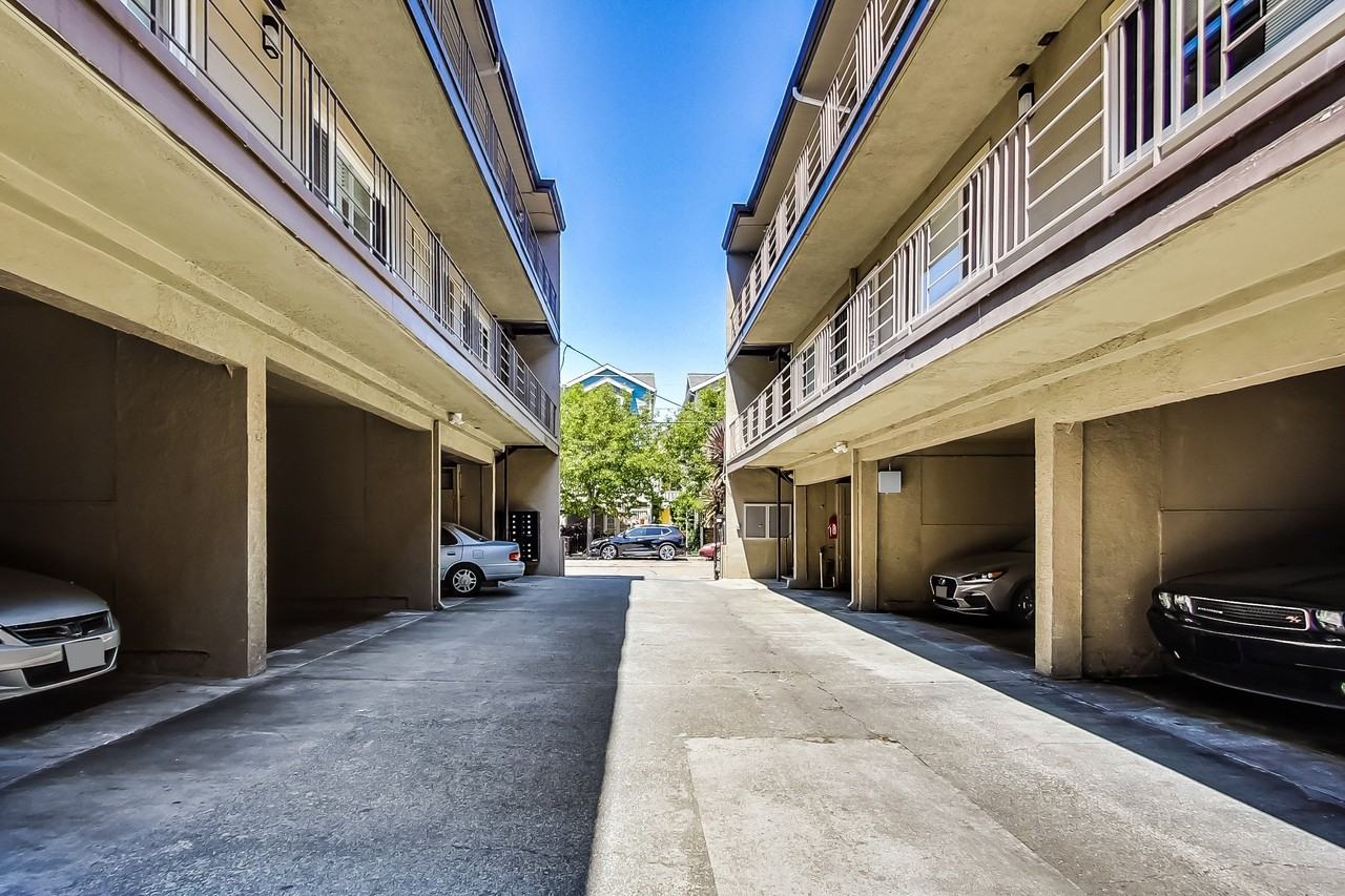 Linden Haus - Photo 3 of 15