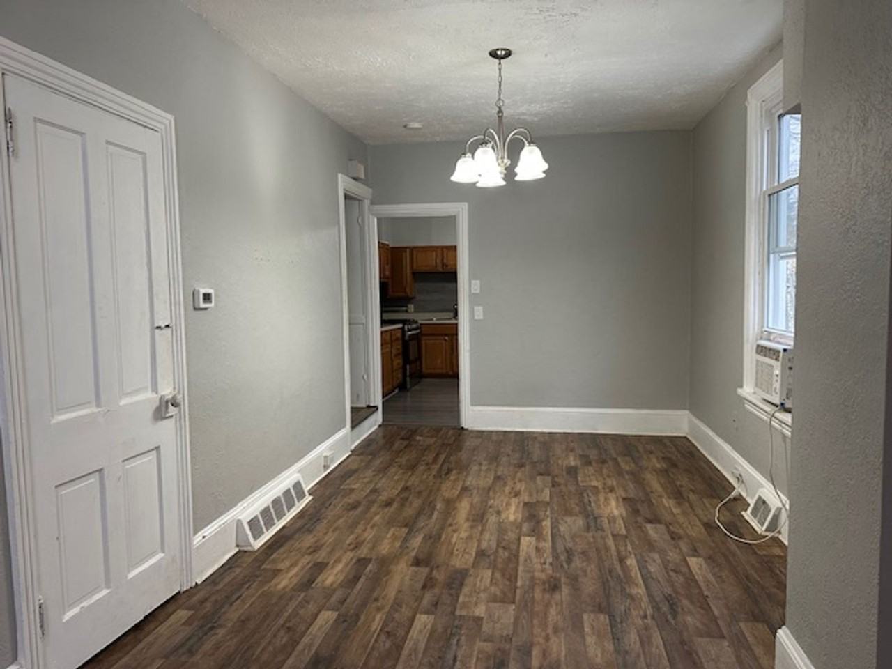 737 Girard St - Photo 4 of 15