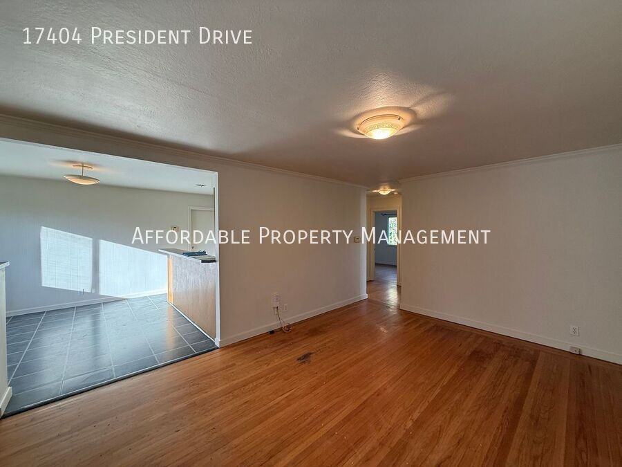 17404 President Drive - Photo 6 of 23