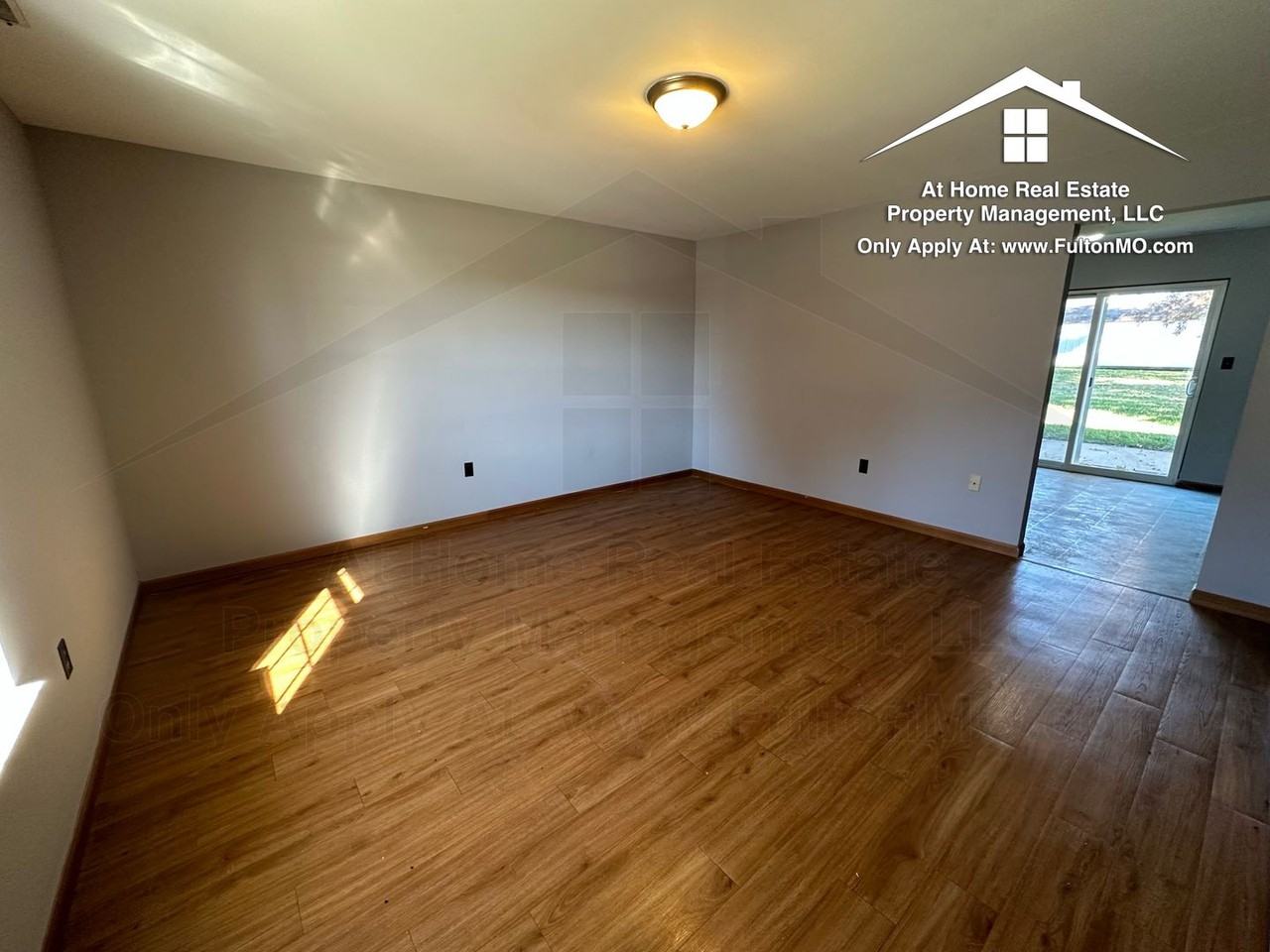 531 Collier Ln - Photo 3 of 22