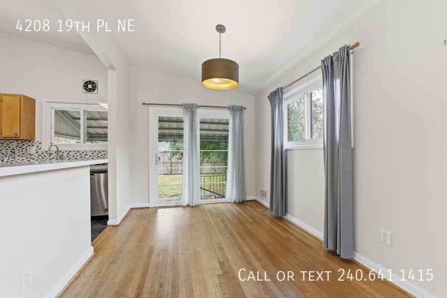 4208 19th Pl Ne - Photo 6 of 33