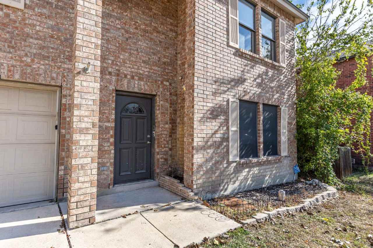 8423 Parry Path - Photo 3 of 36