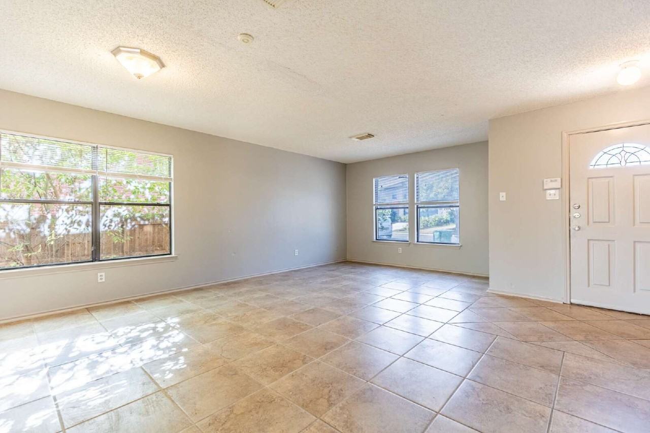 8423 Parry Path - Photo 5 of 36