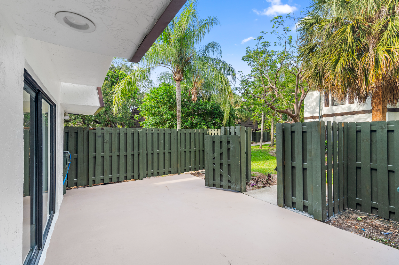 2695 Albatross Rd N - Photo 2 of 15