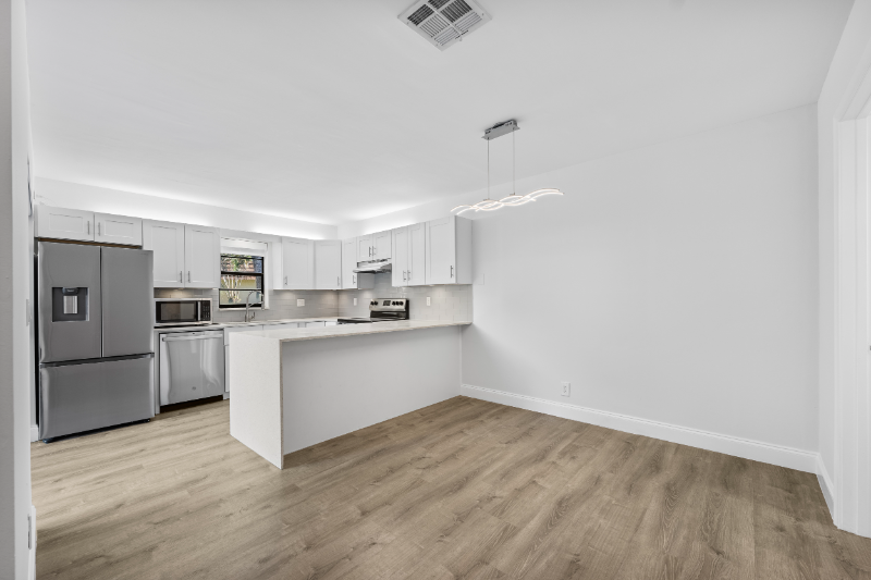 2695 Albatross Rd N - Photo 2 of 15