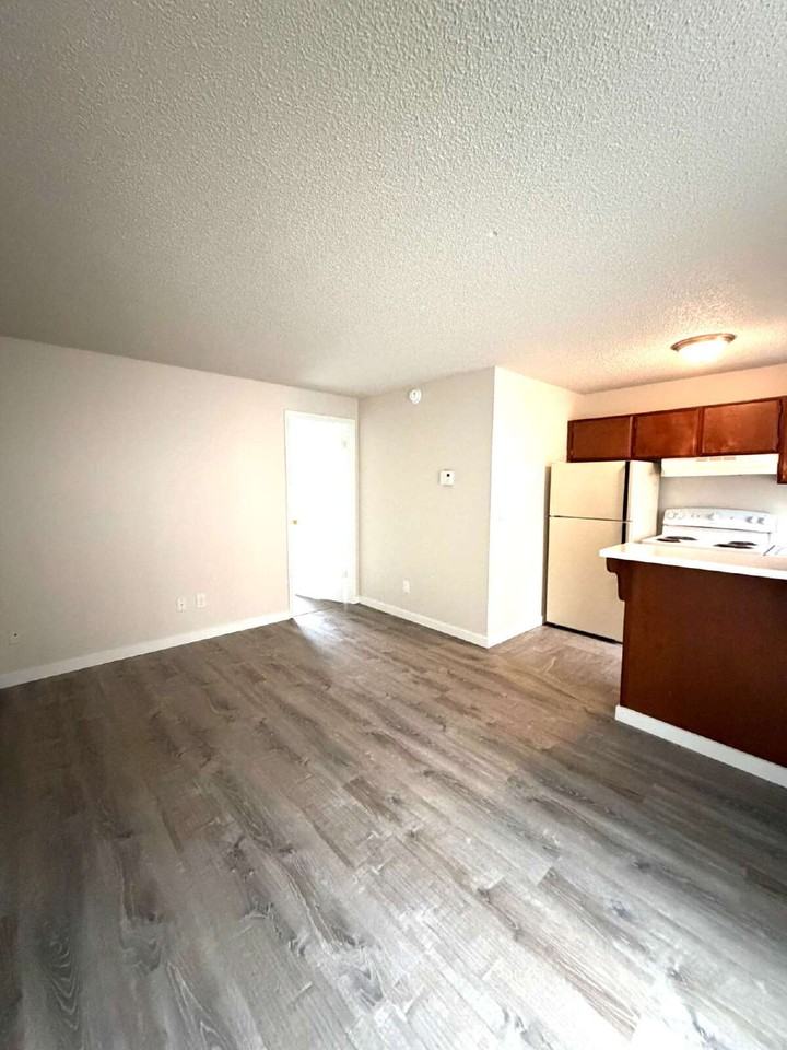 13746 Se Powell Blvd #03 - Photo 2 of 7