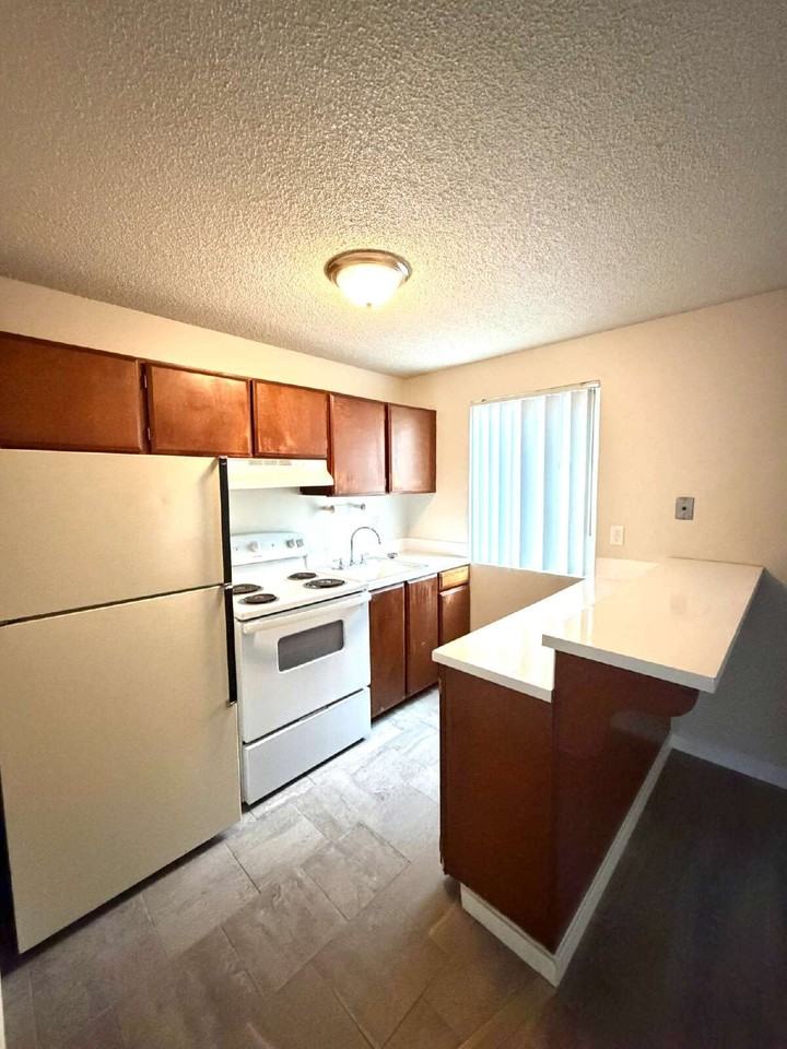 13746 Se Powell Blvd #03 - Photo 3 of 7