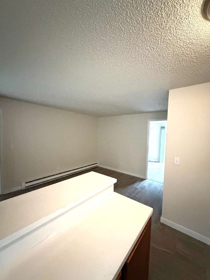 13746 Se Powell Blvd #03 - Photo 4 of 7