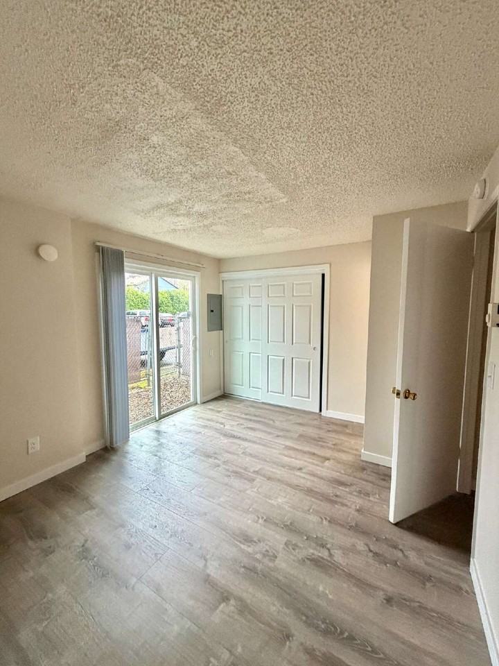 13746 Se Powell Blvd #03 - Photo 6 of 7