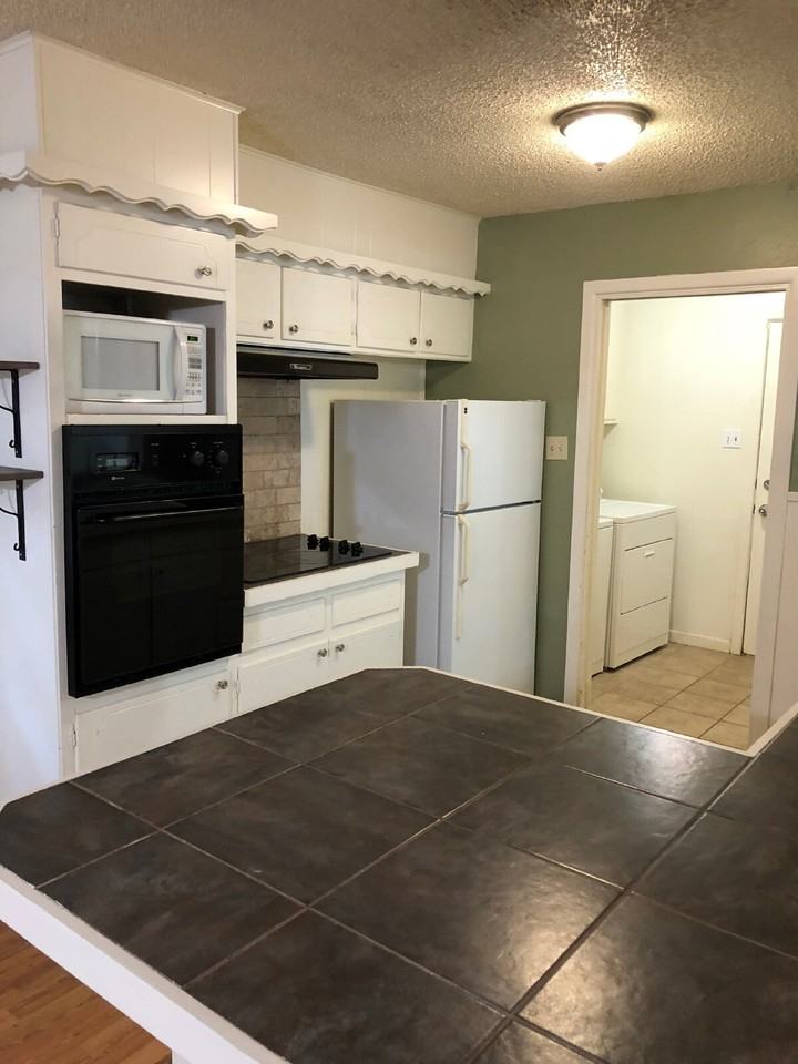 3020 45th St - Photo 6 of 20