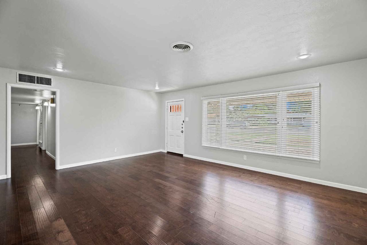 3520 42nd Street - Photo 3 of 12