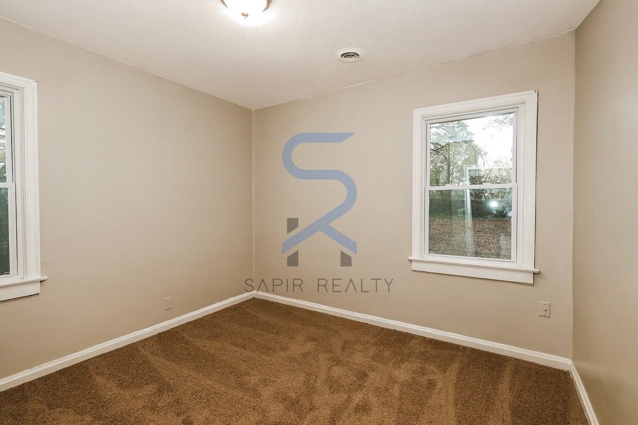 1944 Washington Rd - Photo 5 of 16