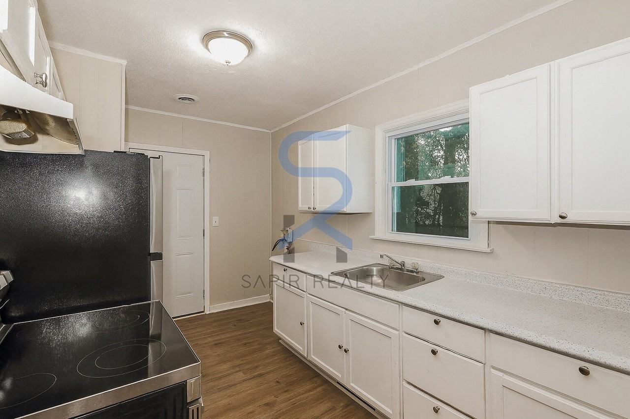 1944 Washington Rd - Photo 7 of 16