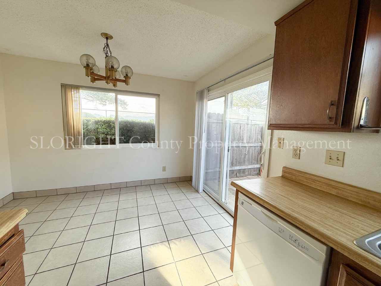1046 N O St - Photo 5 of 12