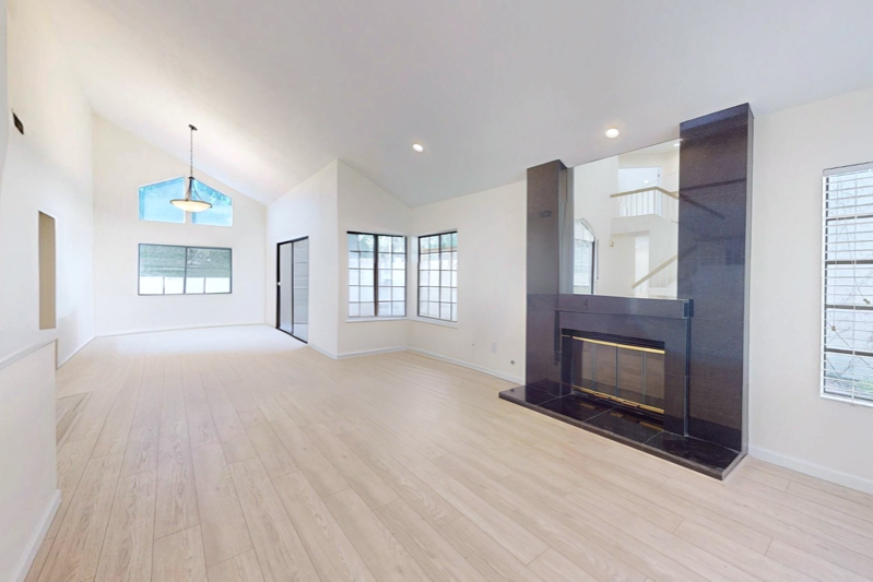 5813 Serrania Ave - Photo 4 of 33