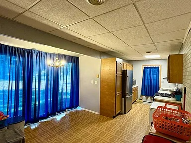 2776 Medford St - Photo 5 of 17