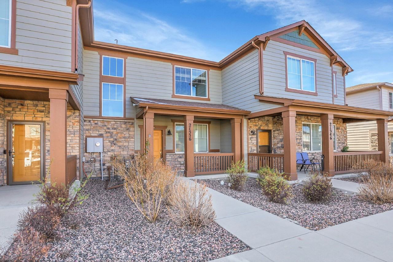 21556 E 59th Pl - Photo 2 of 35